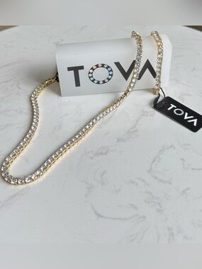 TOVA Elegant clear crystal Tennis necklace, bracelet set designed for every day